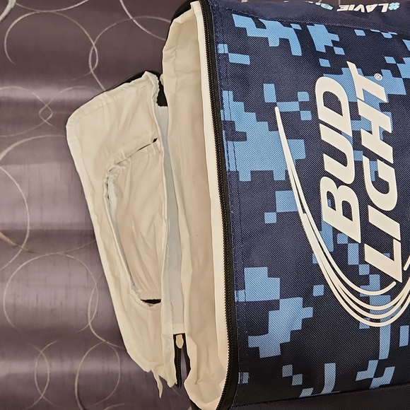 Bud Light 24 Can Backpack Cooler - Picture 3 of 4